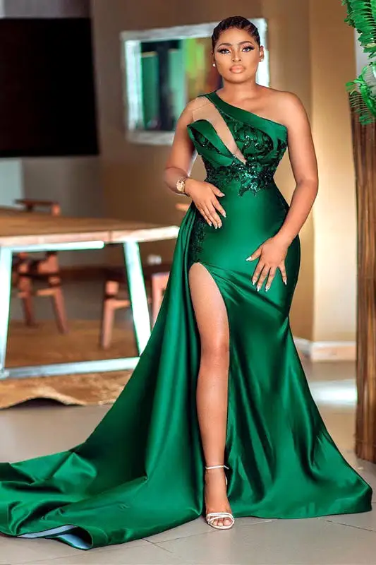 Glamorous One-Shoulder Mermaid Prom Gown with Dazzling Sequins and Sultry Split